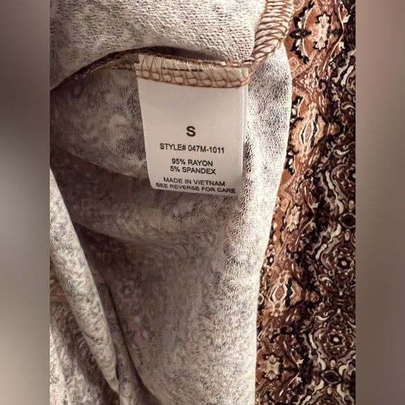 Size small brown paisley patterned zip front blouse shirt top - Picture 4 of 5